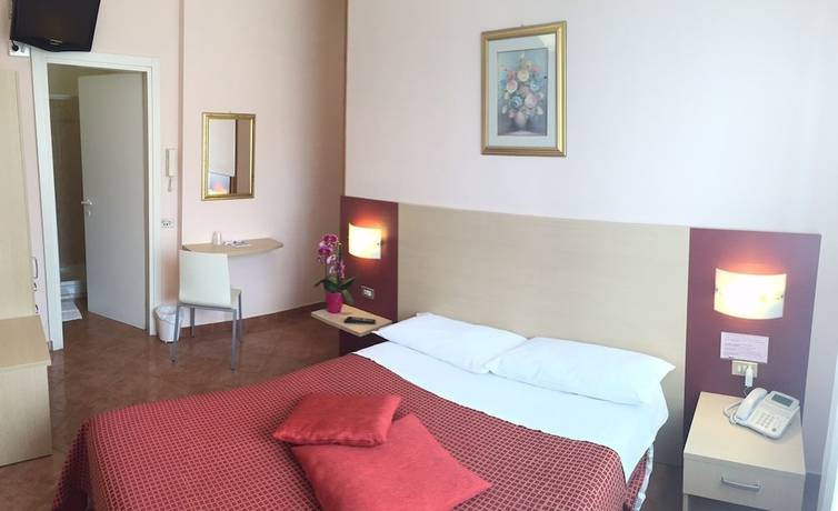 Imagen de la habitación del Hotel Albergo Riva. Foto 18