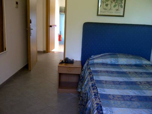 Imagen de la habitación del Hotel Albergo Rossella. Foto 4