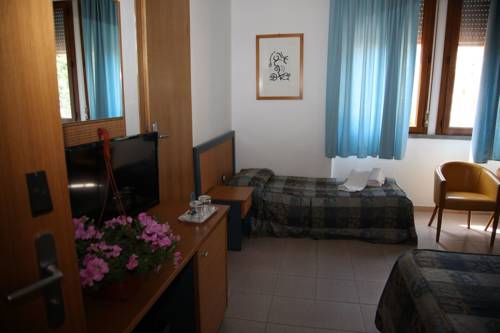 Imagen de la habitación del Hotel Albergo Rossella. Foto 9