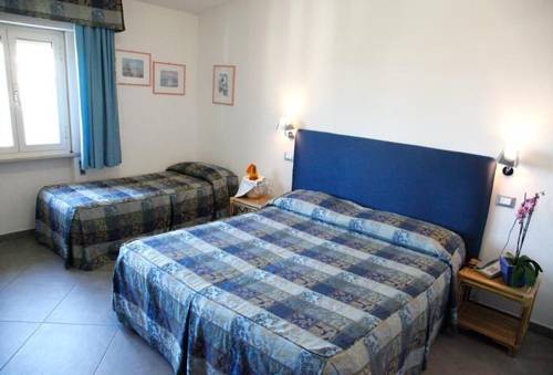 Imagen de la habitación del Hotel Albergo Rossella. Foto 13