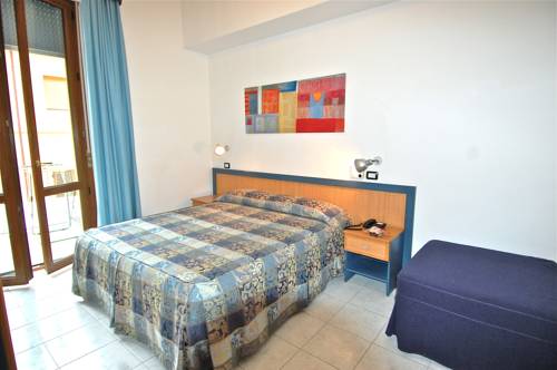 Imagen de la habitación del Hotel Albergo Rossella. Foto 15