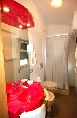 Imagen de la habitación del Hotel Albergo Rossella. Foto 16