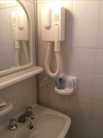 Imagen de la habitación del Hotel Albergo San Carlo. Foto 22