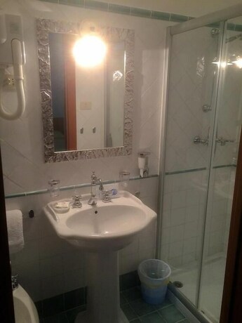 Imagen de la habitación del Hotel Albergo San Carlo. Foto 26