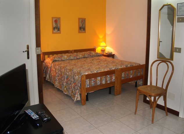 Imagen de la habitación del Hotel Albergo Sanlorenzo. Foto 11