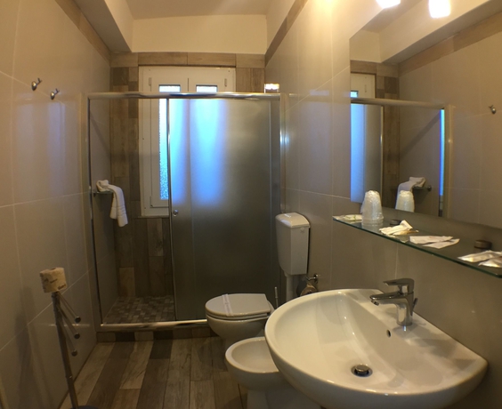 Imagen de la habitación del Hotel Albergo Serena. Foto 14