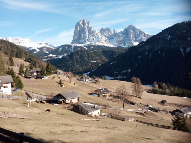 Imagen de los exteriores del Hotel Albergo Somont. Foto 13