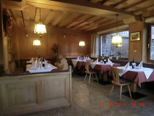 Imagen de los interiores del Hotel Albergo Somont. Foto 15