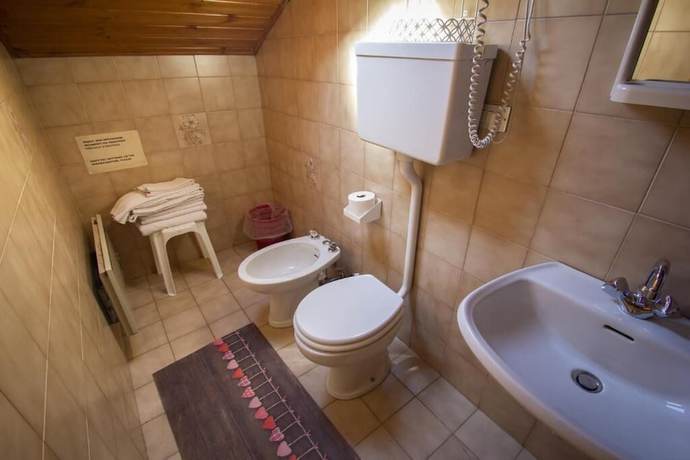 Imagen de la habitación del Hotel Albergo Stella, Cavalese. Foto 11