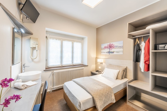Imagen de la habitación del Hotel Albergo Svizzero. Foto 10
