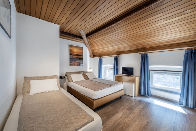 Imagen de la habitación del Hotel Albergo Svizzero. Foto 14