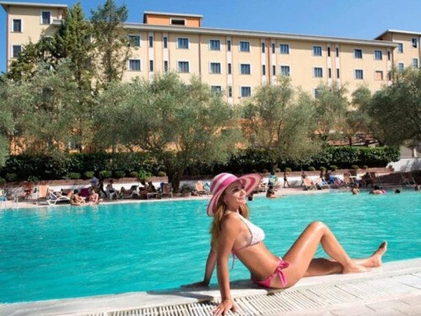 Imagen de la piscina del Hotel Albergo Terme Forlenza. Foto 14