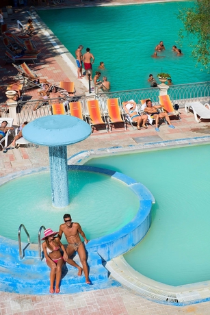 Imagen de la piscina del Hotel Albergo Terme Forlenza. Foto 16