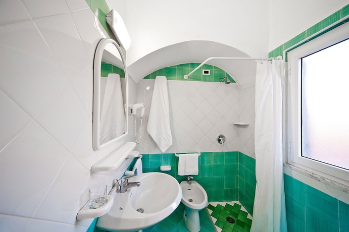 Imagen de la habitación del Hotel Albergo Terme Villa Svizzera. Foto 5