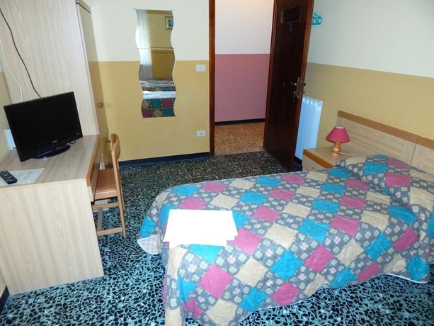 Imagen de la habitación del Hotel Albergo Torino. Foto 16