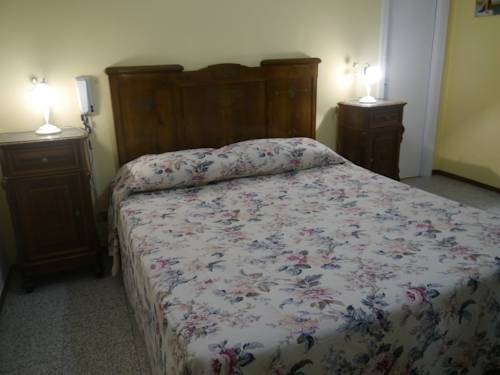 Imagen de la habitación del Hotel Albergo Tre Donzelle. Foto 15