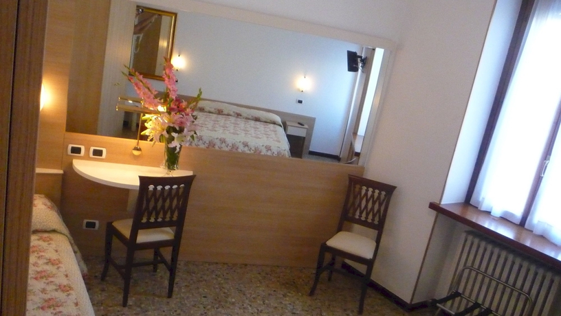 Imagen de la habitación del Hotel Albergo Trento. Foto 2