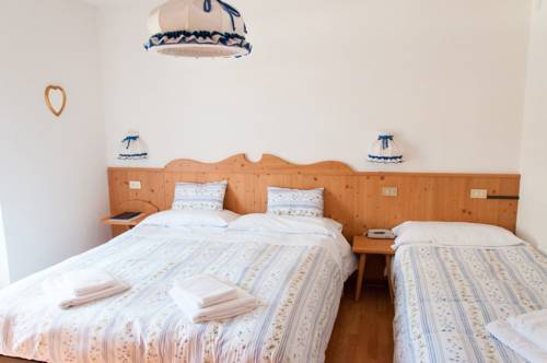 Imagen de la habitación del Hotel Albergo Vezzana. Foto 8