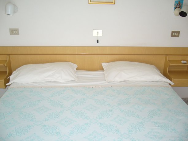 Imagen de la habitación del Hotel Albergo Villa Canapini. Foto 17