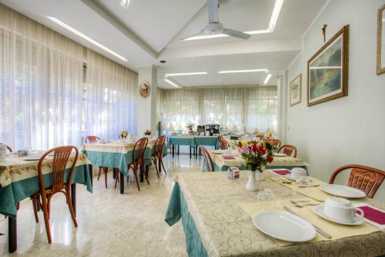 Imagen del bar/restaurante del Hotel Albergo Villa Lucia. Foto 4