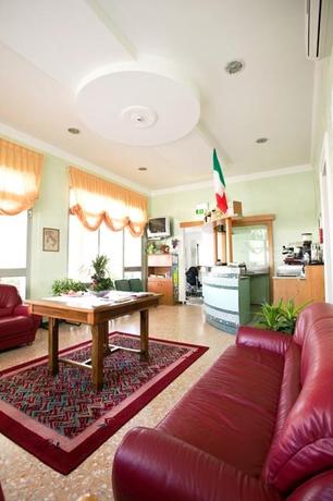 Imagen de los interiores del Hotel Albergo Villa Mauri. Foto 12