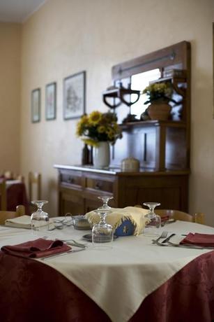Imagen del bar/restaurante del Hotel Albergo Villa Mauri. Foto 2