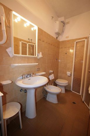 Imagen de la piscina del Hotel Albergo Villa Nencini. Foto 16