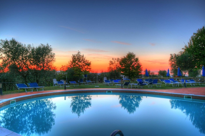 Imagen de la piscina del Hotel Albergo Villa Rioddi. Foto 13