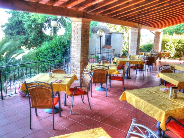 Imagen del bar/restaurante del Hotel Albergo Villa Rioddi. Foto 3