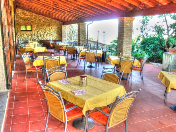 Imagen del bar/restaurante del Hotel Albergo Villa Rioddi. Foto 5