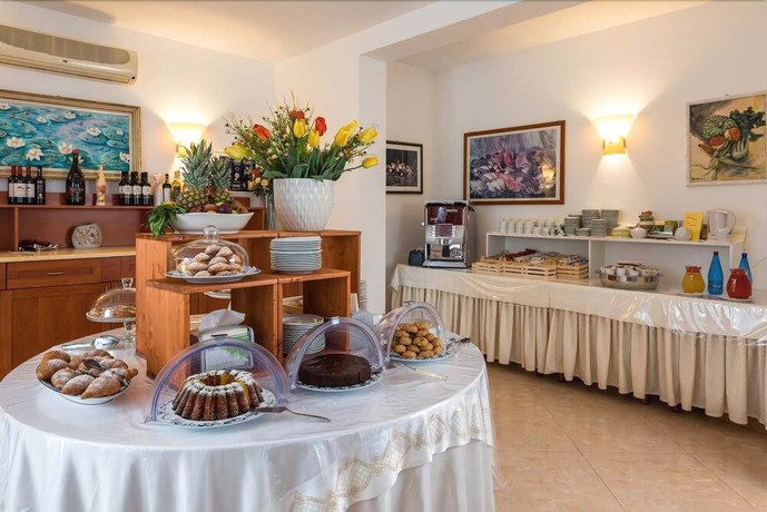 Imagen del bar/restaurante del Hotel Albergo Villa a Mare, Peschici. Foto 2