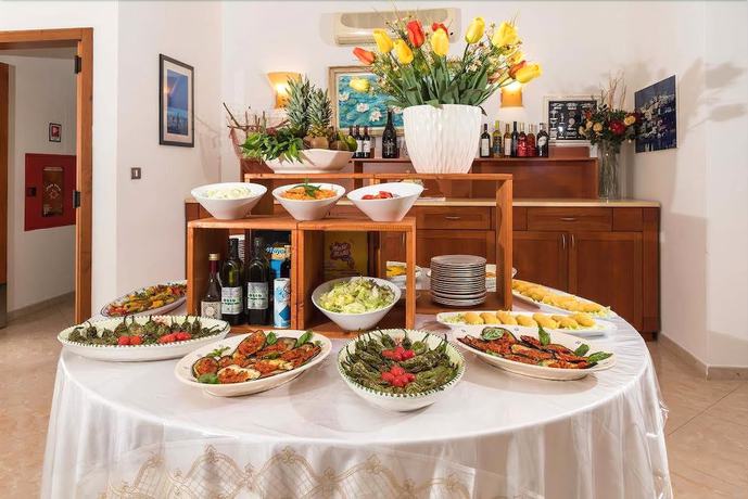 Imagen del bar/restaurante del Hotel Albergo Villa a Mare, Peschici. Foto 4