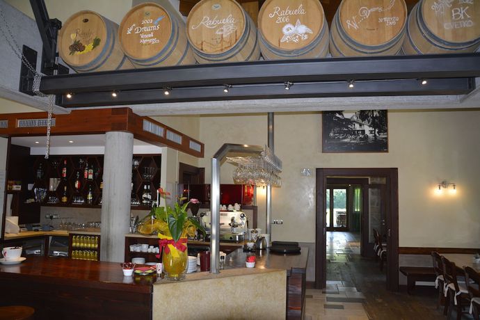 Imagen del bar/restaurante del Hotel Albergo Vinnaeria La Baita. Foto 4