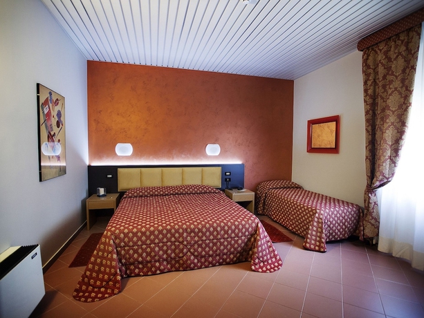 Imagen de la habitación del Hotel Albergo Vittoria, Trapani. Foto 3
