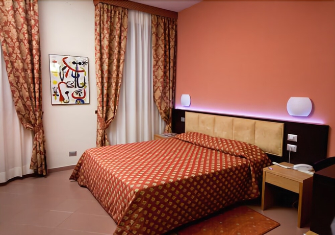 Imagen de la habitación del Hotel Albergo Vittoria, Trapani. Foto 5