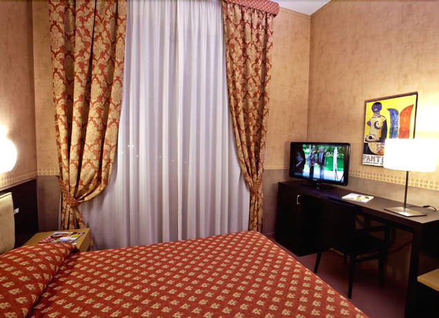 Imagen de la habitación del Hotel Albergo Vittoria, Trapani. Foto 10