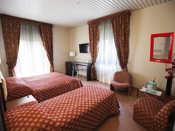 Imagen de la habitación del Hotel Albergo Vittoria, Trapani. Foto 16