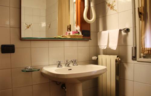Imagen de la habitación del Hotel Albergo Zoello Je Suis. Foto 7