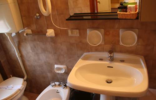 Imagen de la habitación del Hotel Albergo Zoello Je Suis. Foto 8