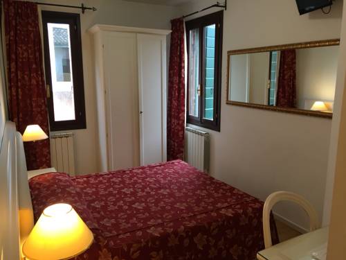 Imagen de la habitación del Hotel Albergo ai Tolentini. Foto 2