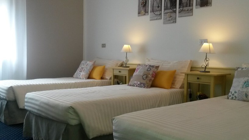 Imagen de la habitación del Hotel Albergo al Sole Zoldo Alto. Foto 15