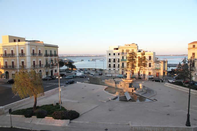 Imagen de la habitación del Hotel Albergo del Sole, Tarento. Foto 10