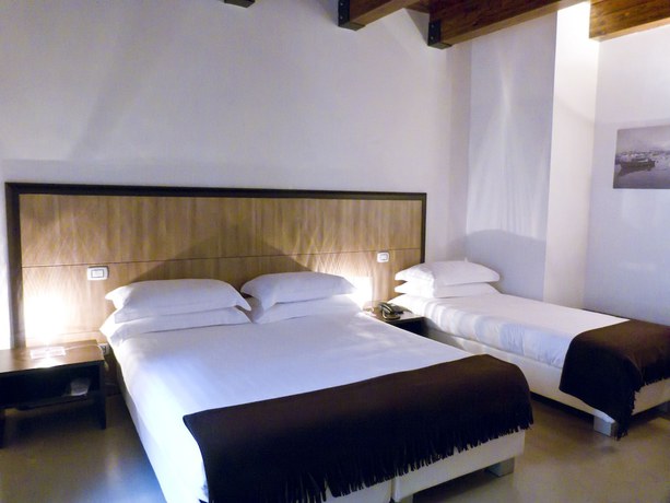 Imagen de la habitación del Hotel Albergo del Sole, Tarento. Foto 13