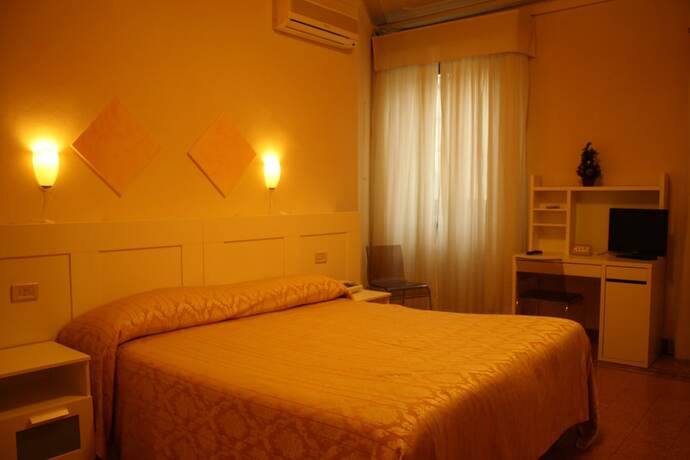 Imagen de la habitación del Hotel Albergo il Giglio, Prato. Foto 11