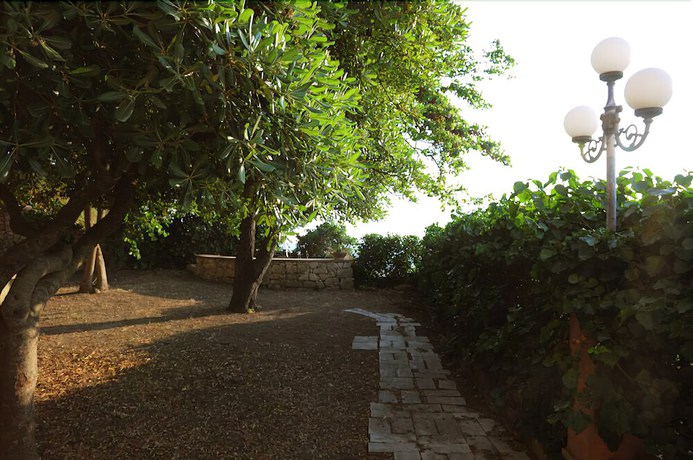 Imagen de los exteriores del Hotel Albergo villa nobile. Foto 18