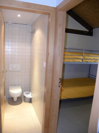 Imagen de la habitación del Hotel Albergue Juvenil El Valle. Foto 6