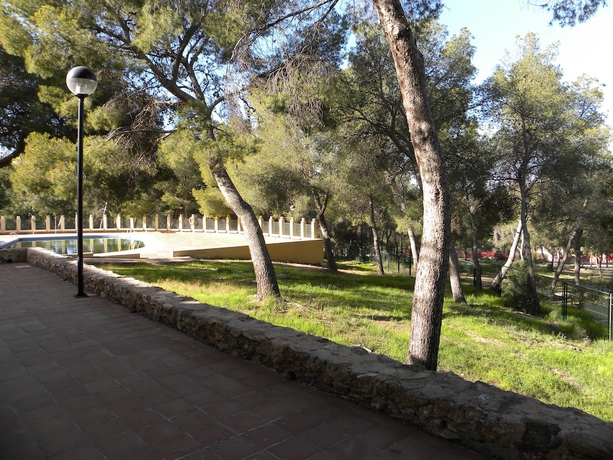 Imagen de los exteriores del Hotel Albergue Juvenil El Valle. Foto 7