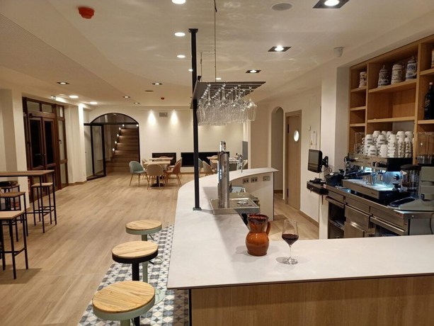 Imagen del bar/restaurante del Hotel Albergue La huella. Foto 3
