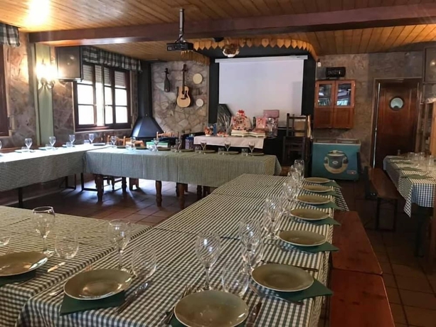 Imagen del bar/restaurante del Hotel Albergue Los Nuberos - Hostel. Foto 4