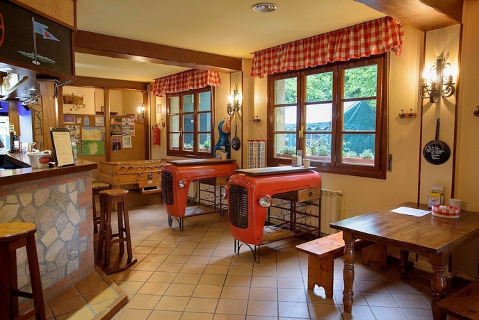 Imagen del bar/restaurante del Hotel Albergue Los Nuberos - Hostel. Foto 5